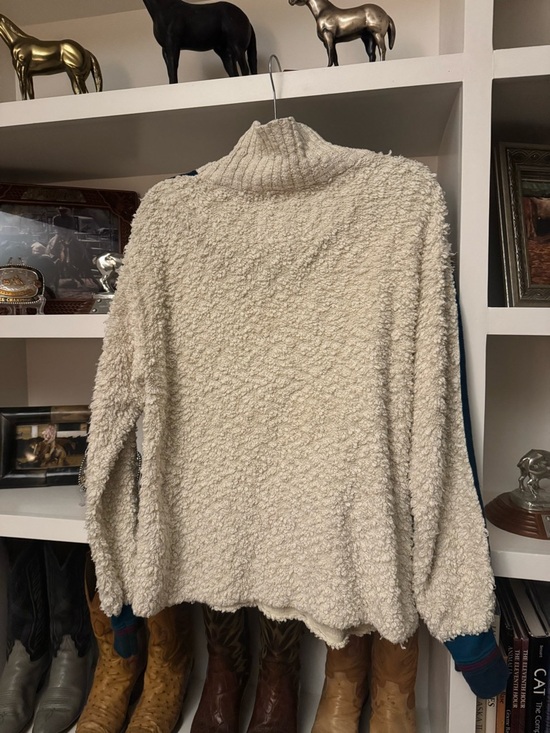 STS Ranchwear Cream Sherpa Zip Pullover with Teal and Navy Shoulder Stripes - Picture 2 of 6